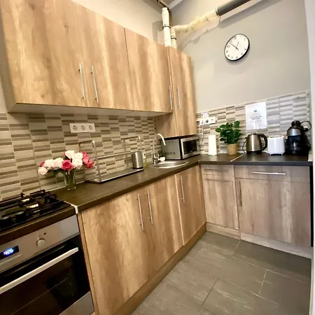 Liliom Tranquil 2-bdr * Budapeşte