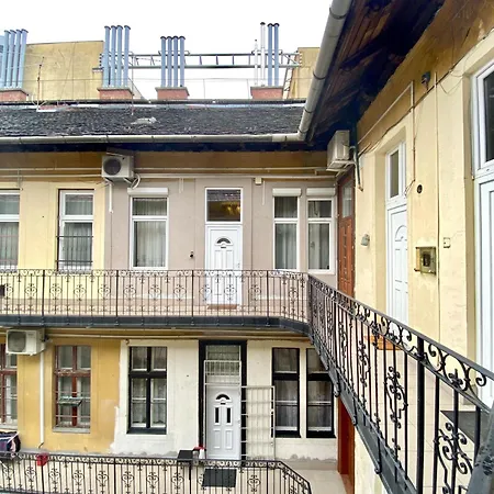 Liliom Tranquil 2-bdr Budapest